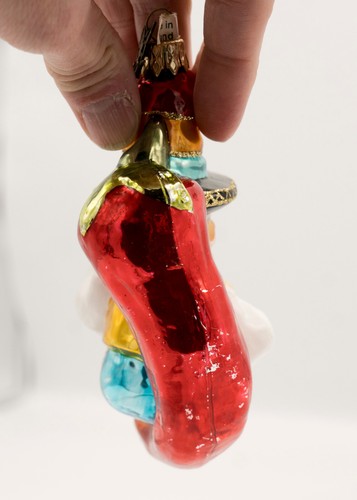 2007 Neiman Marcus Mexican Santa Sombrero Hot Chilli Pepper Blown Glass Ornament - Picture 4 of 13