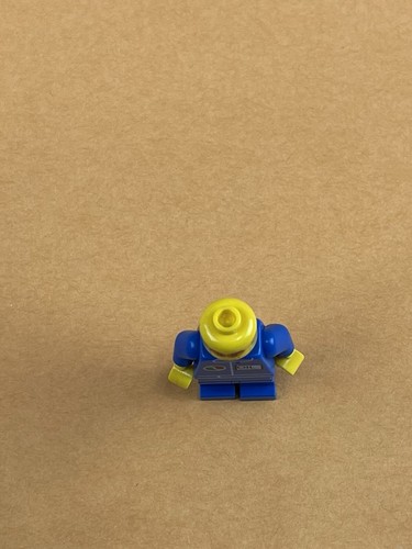 LEGO Octan Oil Mechanic Minifigure City Off-Road Dirt Bike Transport 4433 2” - Picture 6 of 7