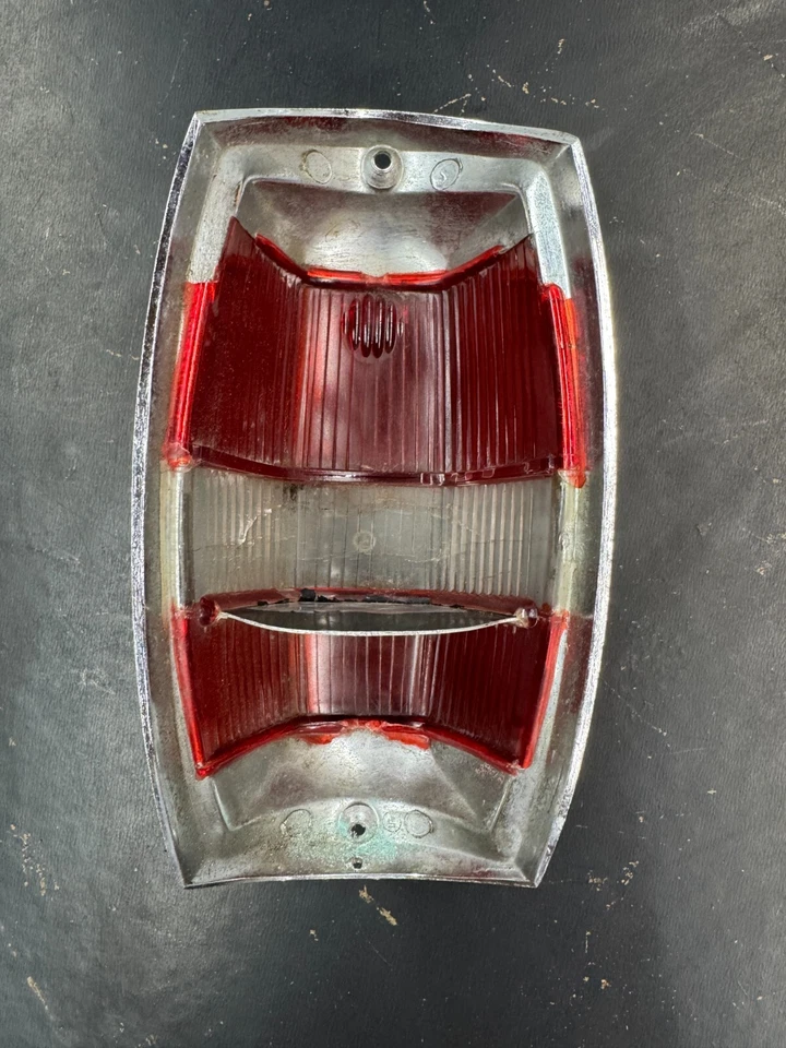 MERCEDES BENZ 190 SL / LANTERNA TRASEIRA / 1960-61-1962 - Imagem 4 de 4