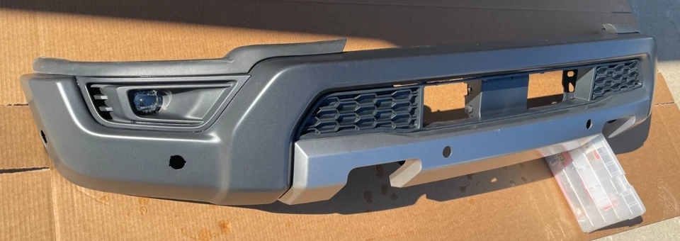 22-24 OEM FORD BRONCO RAPTOR ПЕРЕДНИЙ БАМПЕР С ПРОТИВОТУМАННЫМИ ФАРАМИ. - Изображение 2 из 4