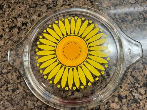 Vintage Pyrex Daisy Sunflower Lid EUC 21 470 C 6 2/4” Outside Diameter