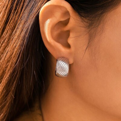 Woman 18K Gold Plated Texture Round Huggie Hoop Earring Stud Anti-tarnish