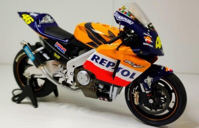 Honda RC211V ロッシ 2003 1:12 1台のみ Honda RC211V ロッシ 2003 1:12 1台のみ - メルカリ