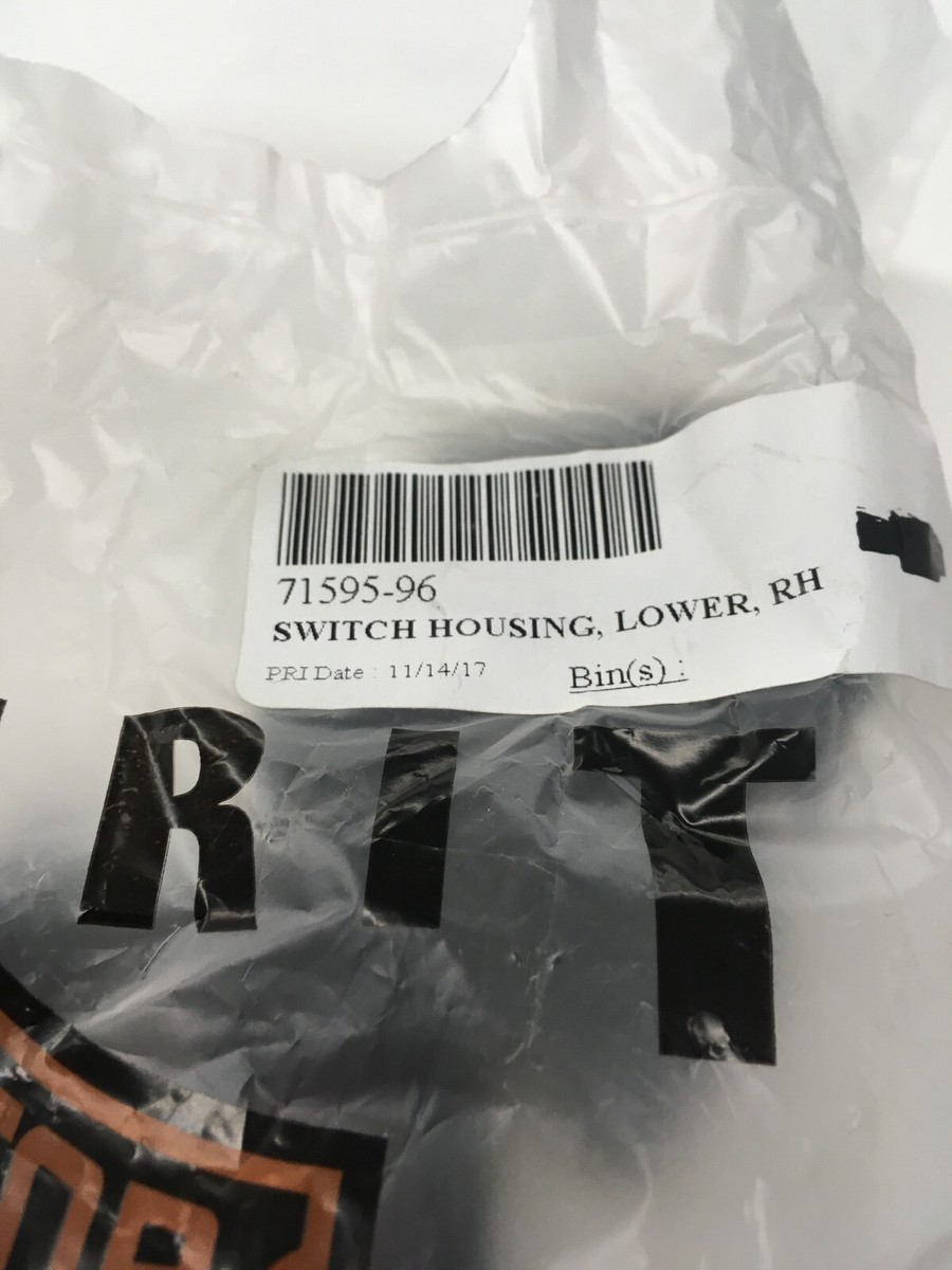 NOS OEM Genuine Harley Davidson RH lower switch housing P/N 71595