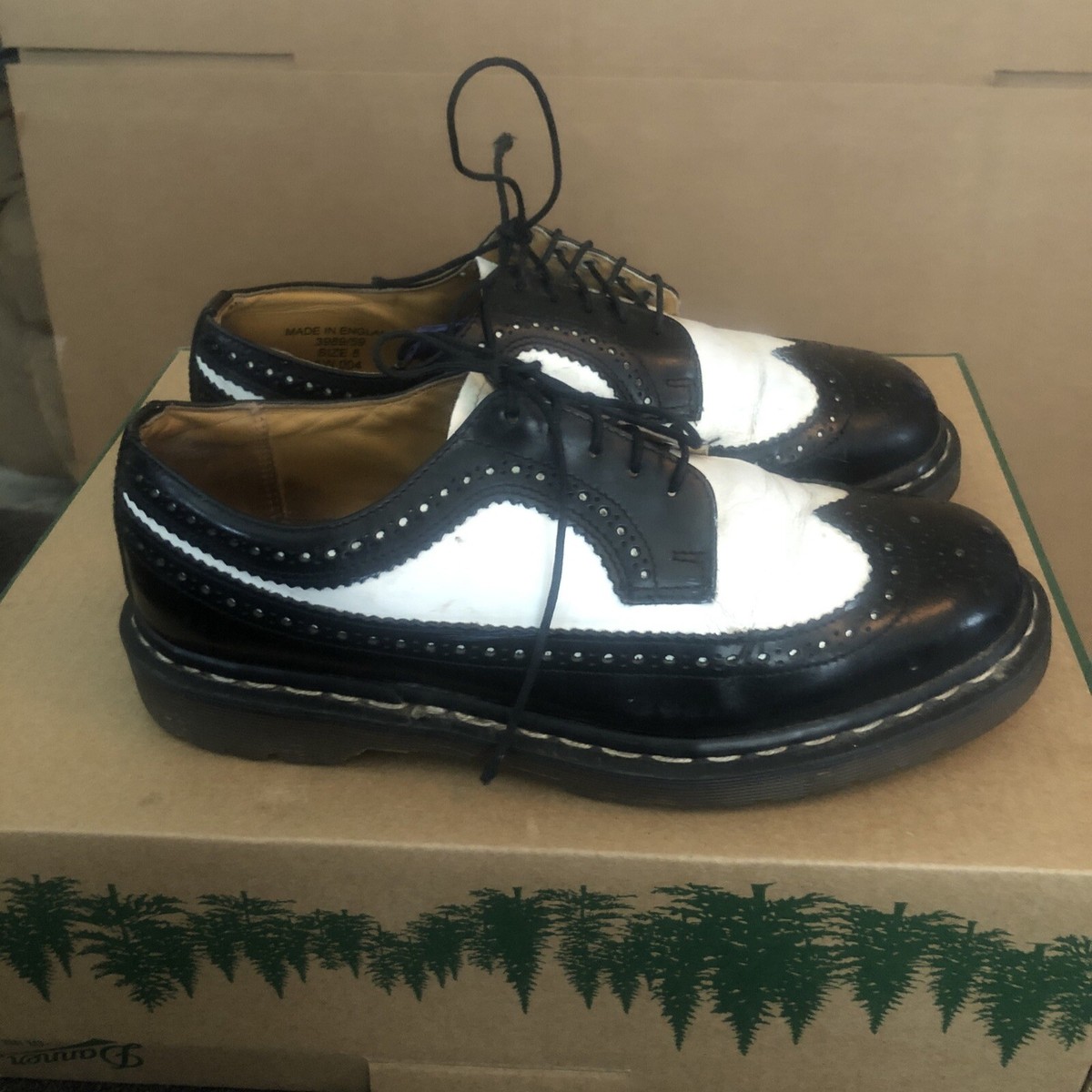 Men”s Dr. Martens Black & White 3989 Bex Smooth Brogue Size