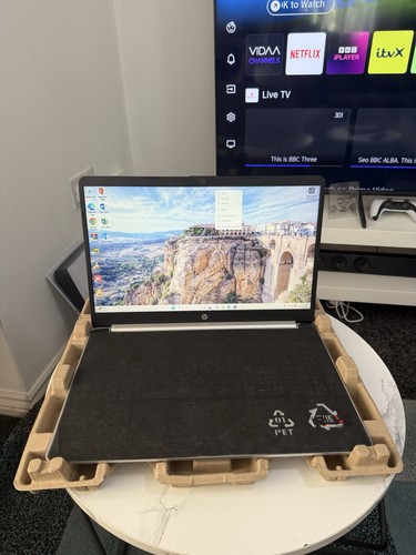 Few months old HP Pavilion 15 (8gb ram 256gb SSD, AMD Ryzen 3) 2gb Graphics