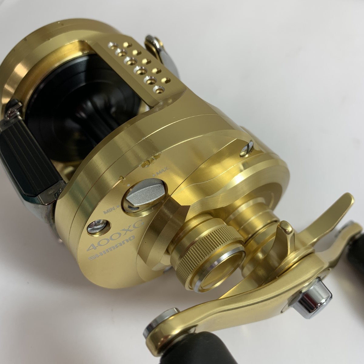 SHIMANO 23 CALCUTTA CONQUEST MD 400XG with dents 045959