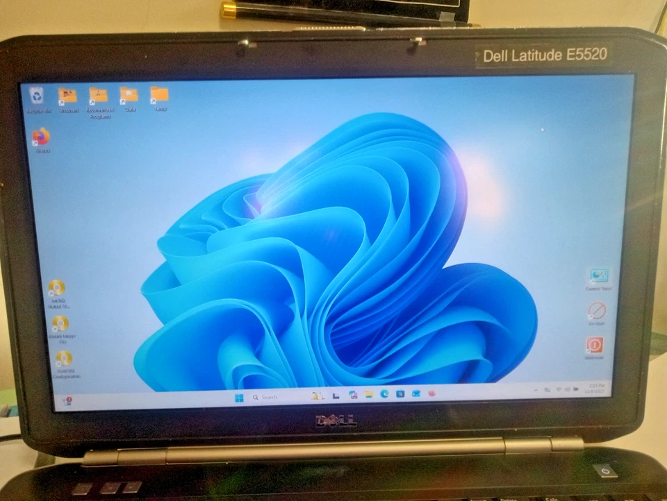 Portátil Dell Latitude E5520, 15,6", W11Pro, i7-2670QM@2,4 GHz, SSD de 12 GB 512 GB, Wi-Fi, Bt Foto 2 de 4