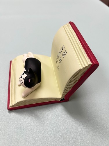 Adorable Cat Sitting on a Book Resin Phone Smartphone Stand Holder New - Photo 2 sur 13