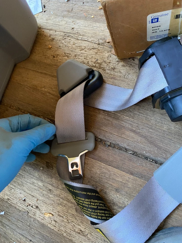 (1) Original NOS GM 1997 Chevrolet Monte Carlo Lumina RH Seatbelt Retractor Foto 2 de 4