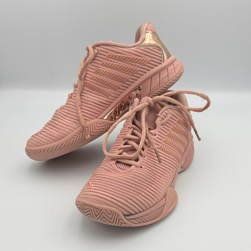 K-Swiss Hypercourt Express 2 Lucky in Love 网球鞋,Mellow 玫瑰/金色 7 码 — 第 2/4 张图片