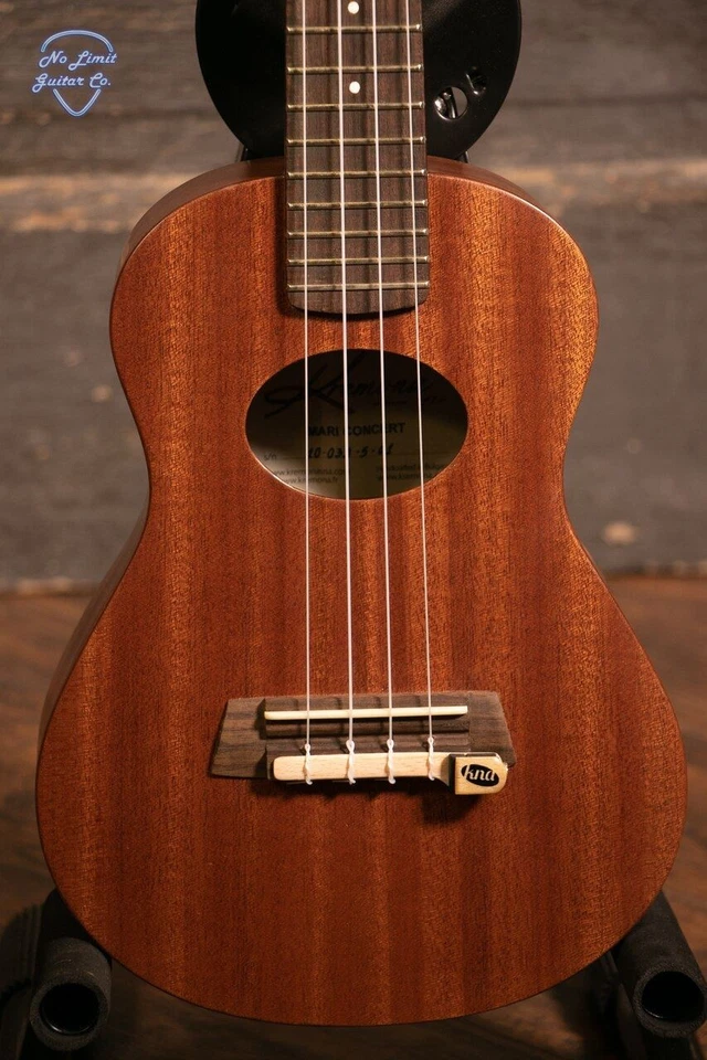 Ukelele de concierto Kremona Mari con estuche rígido Foto 2 de 4