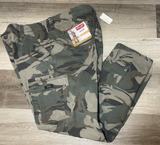Men's Wrangler Relaxed Fit Camo Cargo Pants w/ Flex for Comfort 38x30 NEW