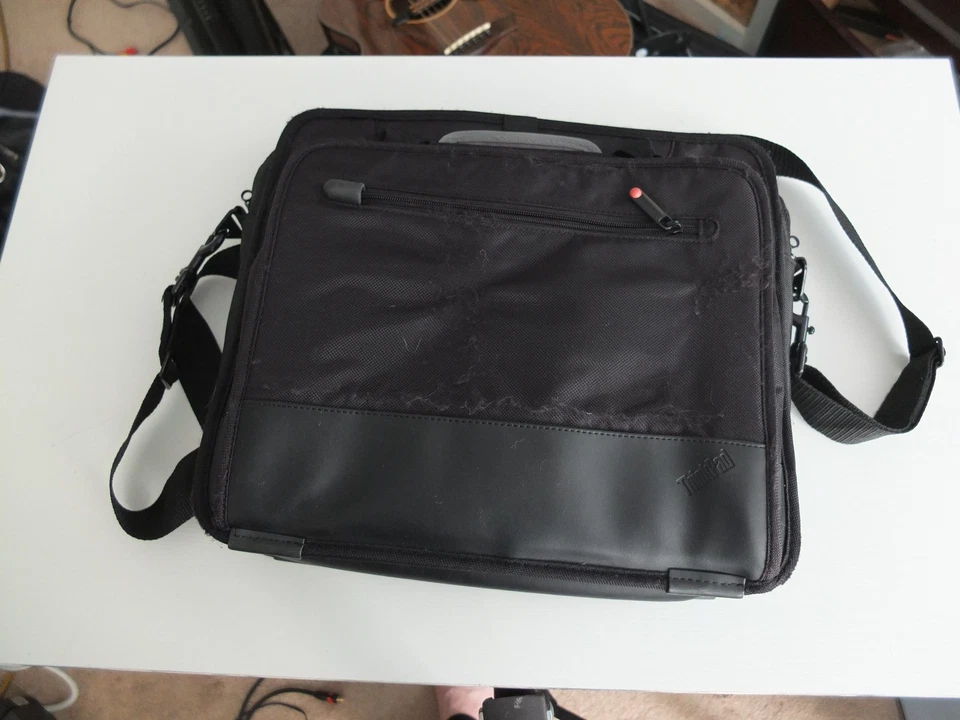 Lenovo ThinkPad 17” Grande Laptop Negro Nylon Estuche de Transporte Bolsa con Correa Foto 2 de 4