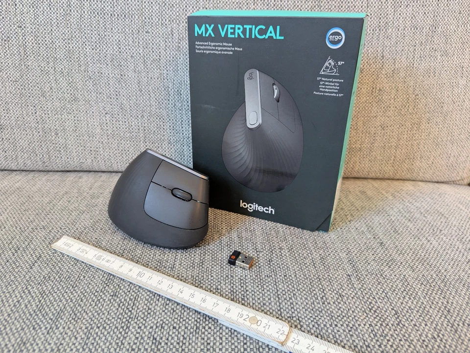 Logitech MX Vertical Kabellose Ergonomisch Maus Schwarz (910-005448) [gebraucht] - Bild 2 von 4