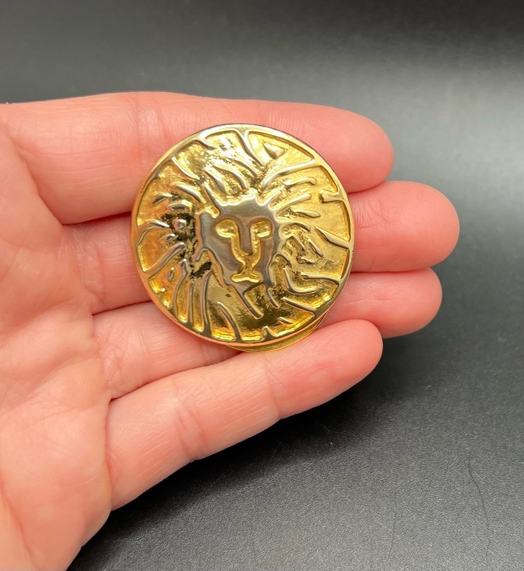 Vintage ANNE KLEIN Logo Lion Head Gold Tone Scarf Clip