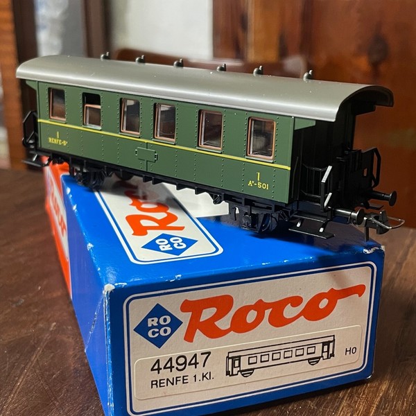 Roco  escala H0 Vagon de Renfe de 5ª Ref 44947