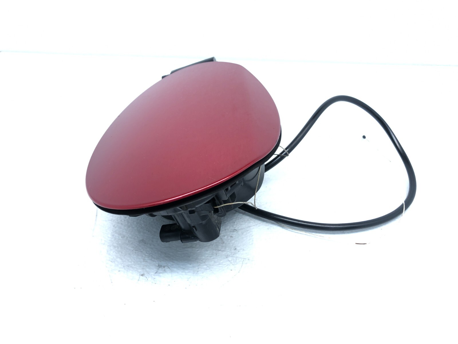 2014-2020 MASERATI GHIBLI SQ4 FUEL FILLER DOOR LID COVER OEM.