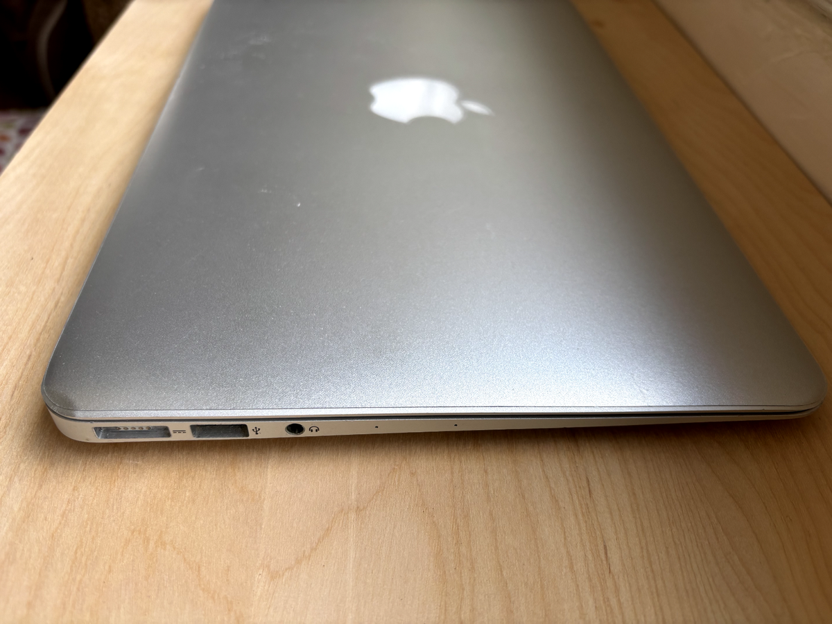MacBook Air 2015 11インチ A1465 MacBook Air (11-inch, Early 2015) - Technical Specifications