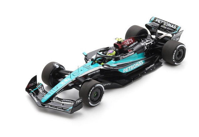 Mercedes-AMG F1 W15 Spark miniature d'exception en résine Hamilton GP Singapour