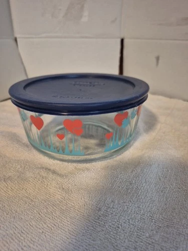 Pyrex Lucky In Love 4 Cup Round Glass Storage Container With Blue Lid