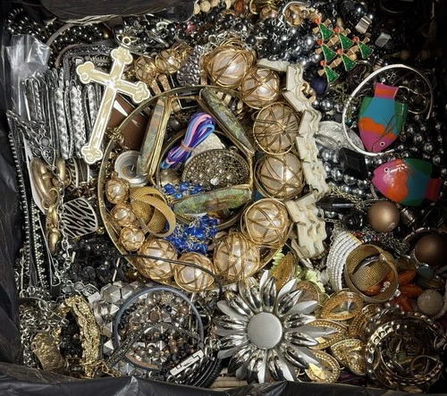 Huge 19 Pound Vintage to Now Costume Jewelry Good Use Wear Sell Craft Lot# GB8