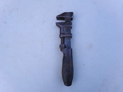 Coes 8 1/4'' Pipe Wrench Adjustable Wooden Handle Vintage Tool