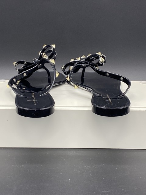 flip flops with studs and bow