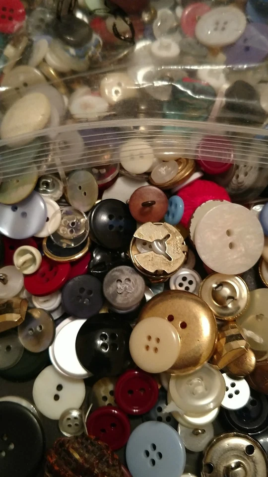 Mixed Lot 500 Assorted Color Plastic, Metal, Fabric Buttons, 1.5" & Smaller - Image 2 of 2
