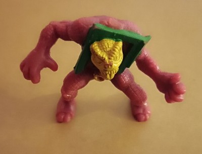 Monster in My Pocket S4 - Super Scary #106 Creature From The Closet - Purple ver