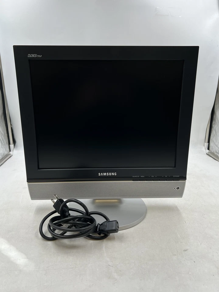 Samsung LT-P1545 S TV Retro Gaming Monitor 15” Flat Screen LCD NO Remote Tested - Image 3 of 4