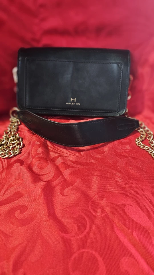 Cartera bandolera Halston Heritage negra con cadena Foto 2 de 4