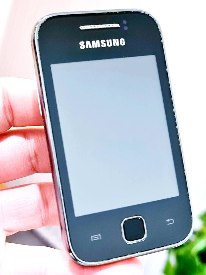 Samsung Galaxy  GT-S5360 Unlocked working. with charge lead, spare covers, box, photo 3 of 5