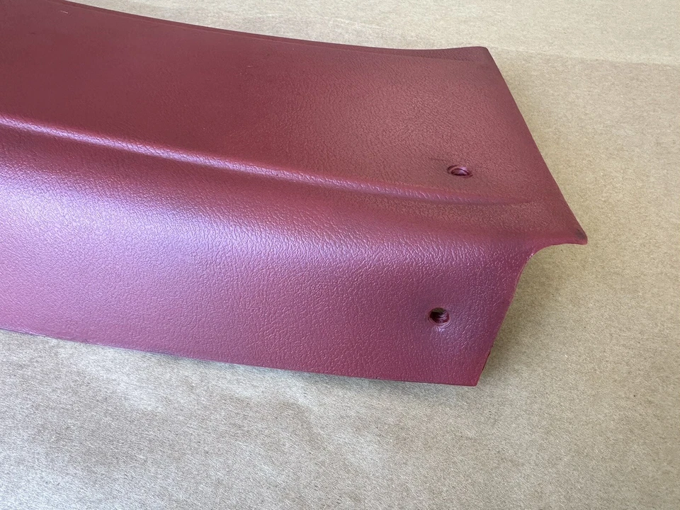 1975 - 1979 Chevrolet Nova 2 portas painel de acabamento interno traseiro vermelho GM RH # 1653770 - Imagem 2 de 4