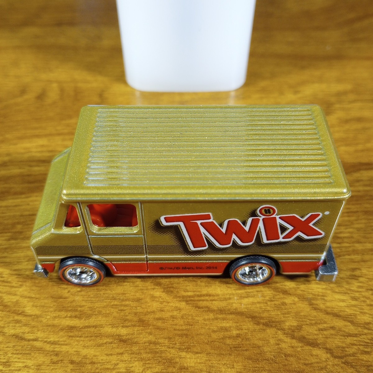 M*u様 ホットウィール　アンビュランス ホットウィール スーパーバンアンビュランスとミニバン2台セット