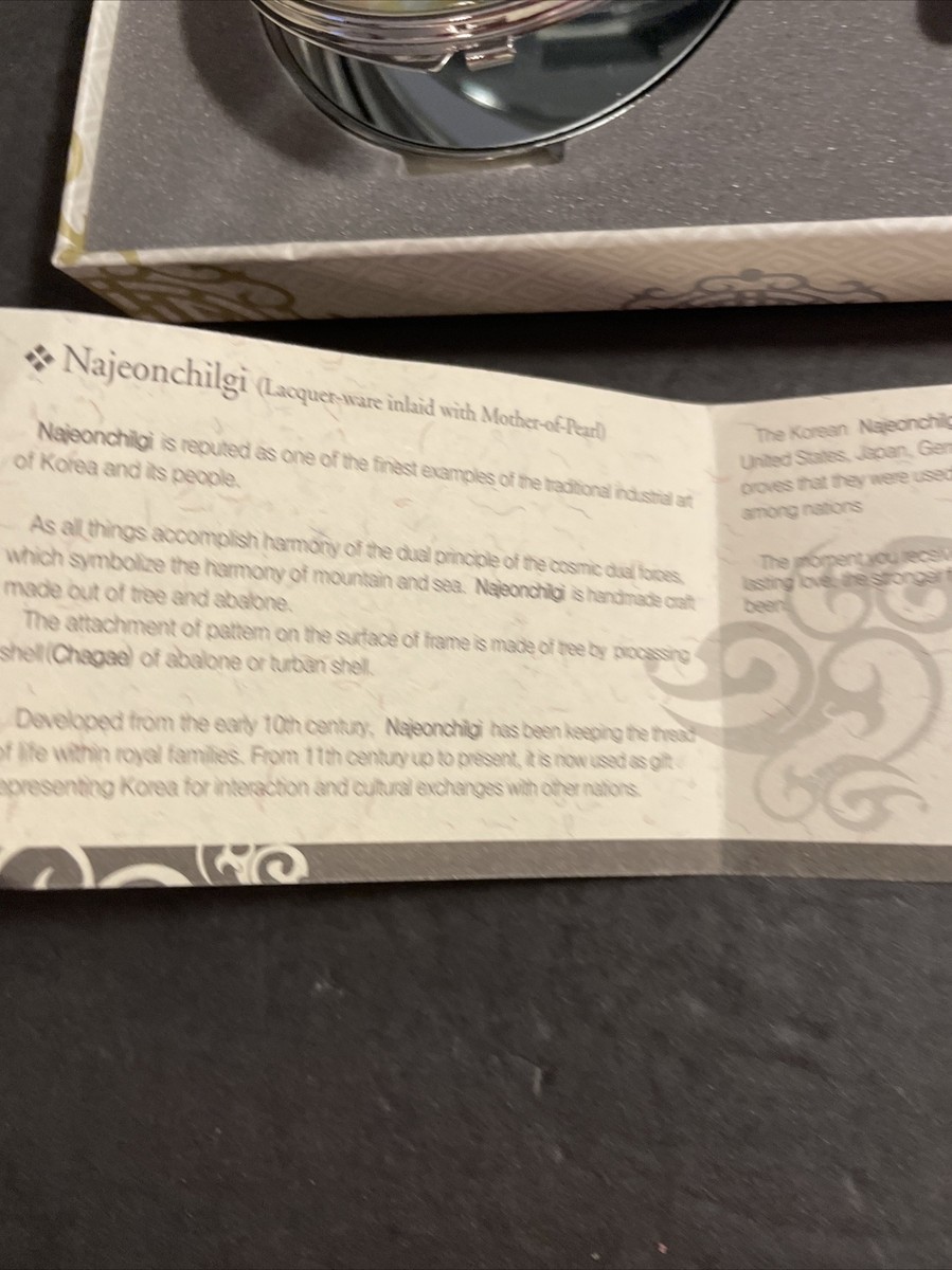 Najeonchilgi Business Card And Compact Lacquer Ware Inlaid Najeonchilgi Business Card And Compact Lacquer Ware Inlaid