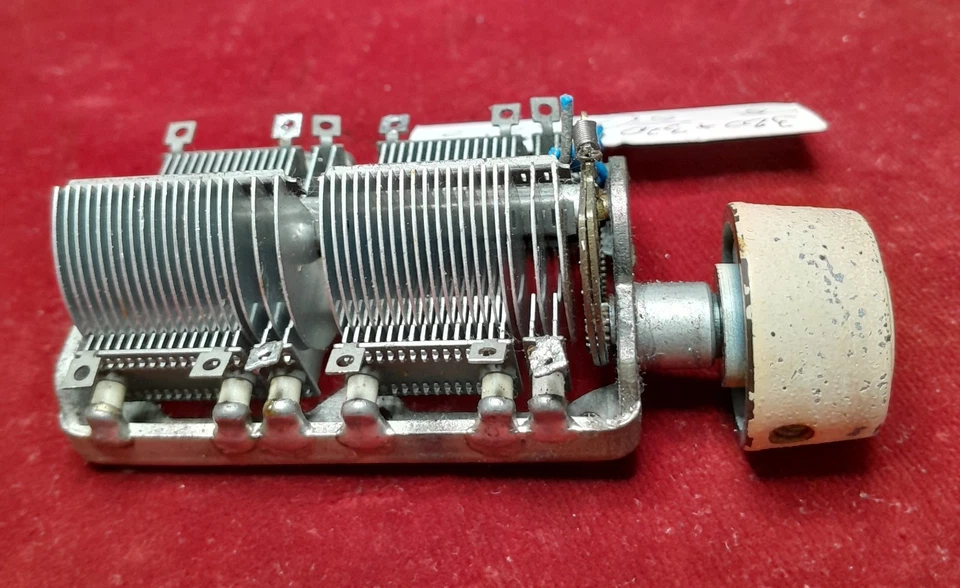 CONDENSATORE VARIABILE 4 SEZIONI DEMOLTIPLICATO. Leggi bene !  *57. - Immagine 3 di 4