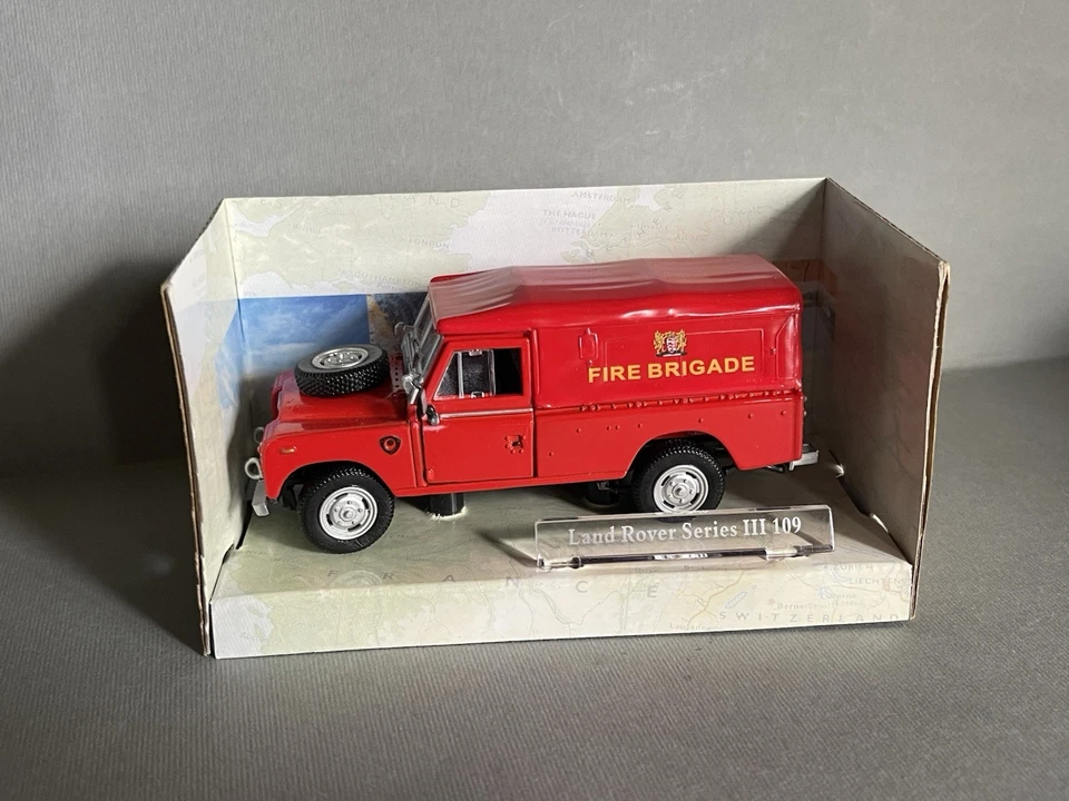 Cararama 1/43 Land Rover Serie III 109 Soft Top Fire Brigade Die Cast M. Model - Immagine 2 di 4