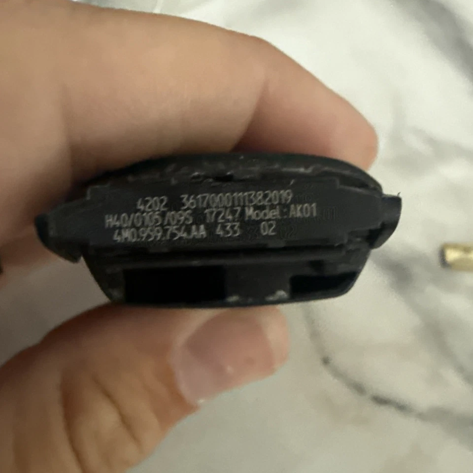 OEM 2016 - 2022  Audi A4 A5 A6 A7 Q3 Q5 Q7 TT SMART Key FOB FCCID : IYZ-AK1A - Image 3 of 4