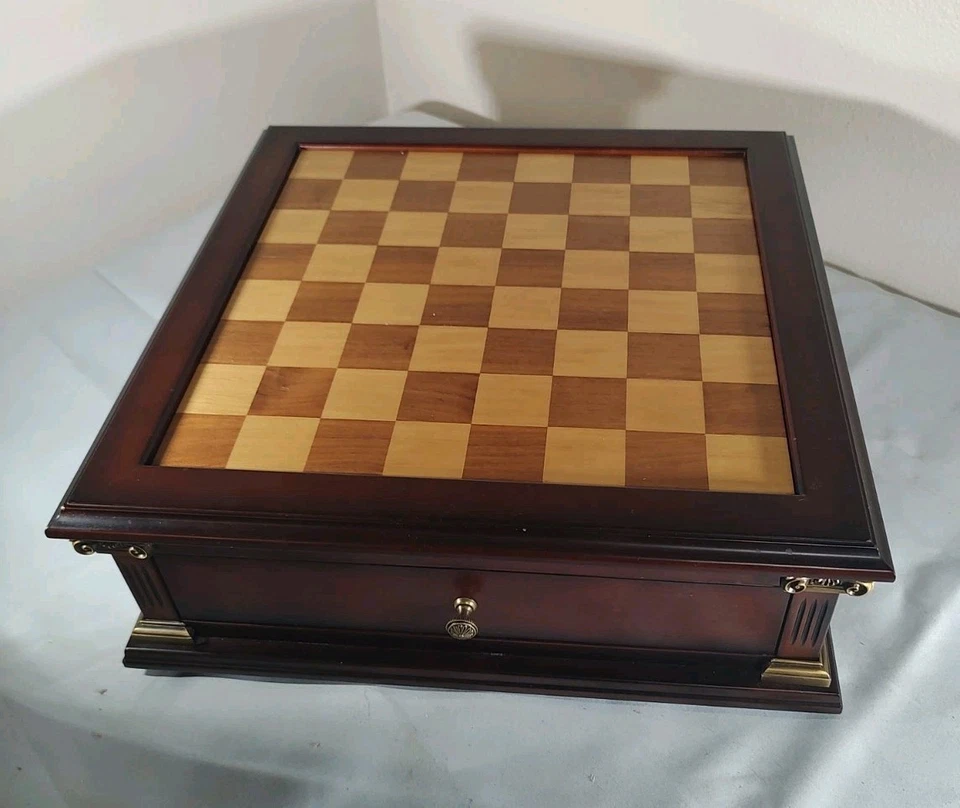 Juego de Ajedrez Biblioteca Serie Clásica Bombay Co. con Tarjetas de Ajedrez y Backgammon Foto 2 de 4