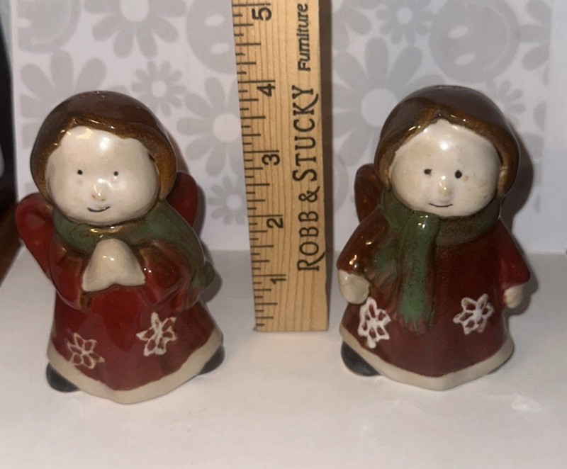 Angels Salt And Pepper Does Not Have Stoppers