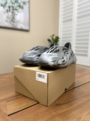【本物保証 /関税・送料無料】Adidas YEEZY Foam Runner $_12.JPG?set_id=880000500F