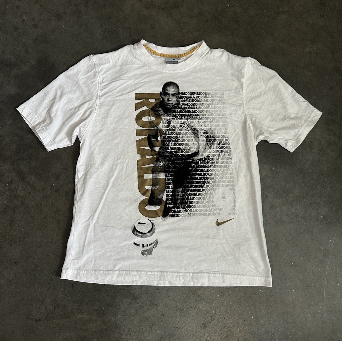 Vintage Y2Ks Nike Ronaldo #9 R9 Soccer Football White T Vintage Y2Ks Nike Ronaldo #9 R9 Soccer Football White T
