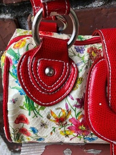 Nicole Lee buckle handbag floral botanical print cherry red buckle and details - Picture 3 of 8