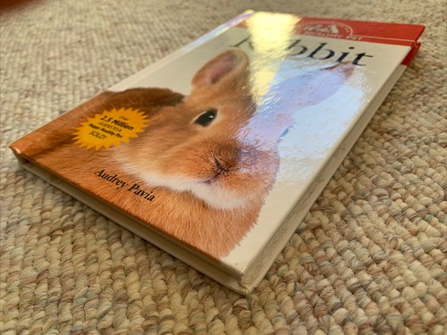 The Rabbit : An Owner's Guide to a Happy Healthy Pet - Picture 4 of 5