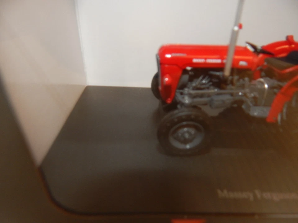 TRATTORE UNIVERSALE HOBBY MASSEY FERGUSON 35X UH2701 NUOVO CON SCATOLA 1:32 - Immagine 3 di 4
