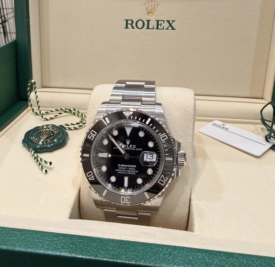 Reloj Rolex Submariner Date 2025 41 mm acero negro cerámica 126610LN caja papeles Foto 4 de 4
