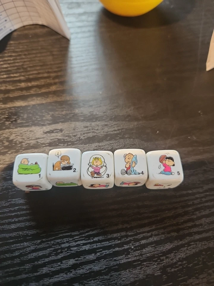 2010 Peanuts 60th Anniversary Yahtzee Collectors Edition Hasbro - Image 2 of 4