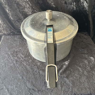 #ad Vintage USA Mirro Aluminum Pressure Cooker 4 Quart M 0404 With Weight amp; Basket $28.05