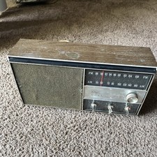 VINTAGE 1960's RCA VICTOR AM/FM RADIO Model RHC29W WALNUT COLOR - WORKING